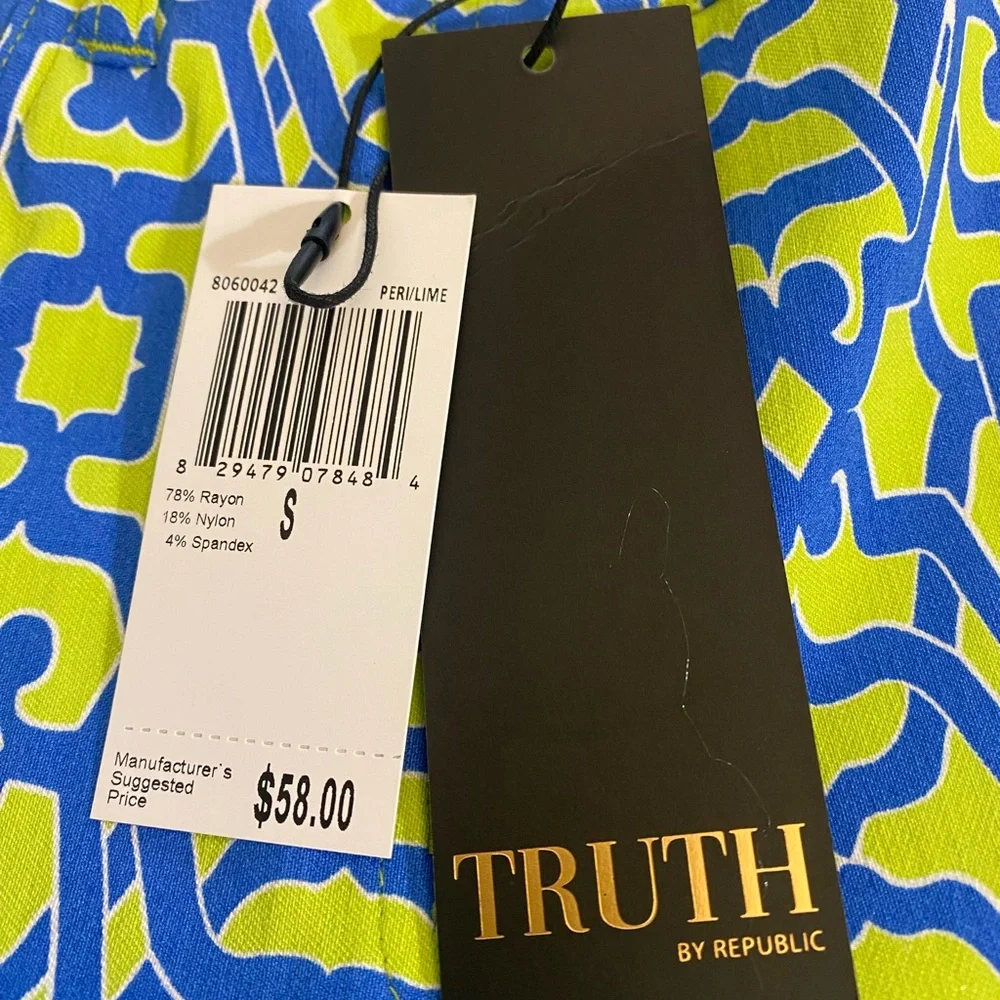 Truth size small pant. Never worn. Perfect summer Capri - Picture 2 of 4